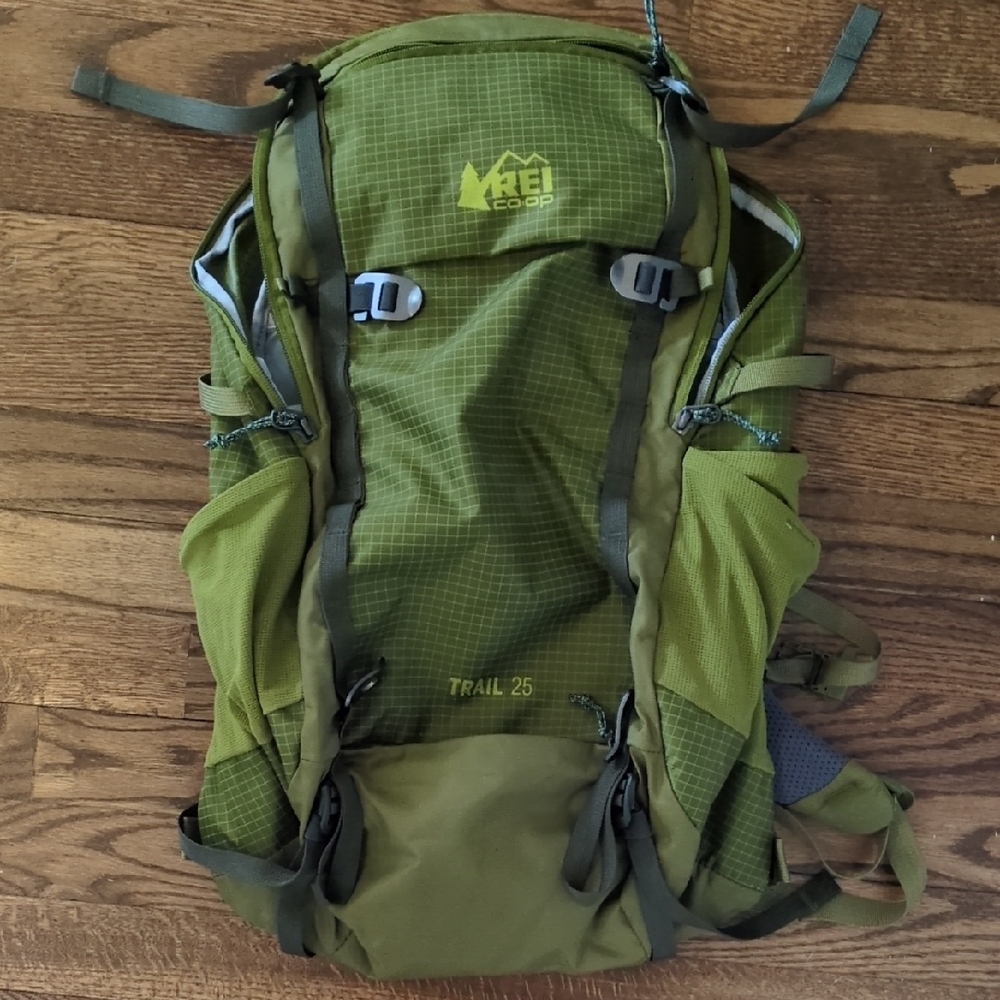 Green Trail 25 Women's Backpack